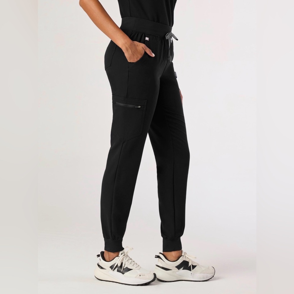 Figs Women’s Black Zamora Jogger Scrub Pants